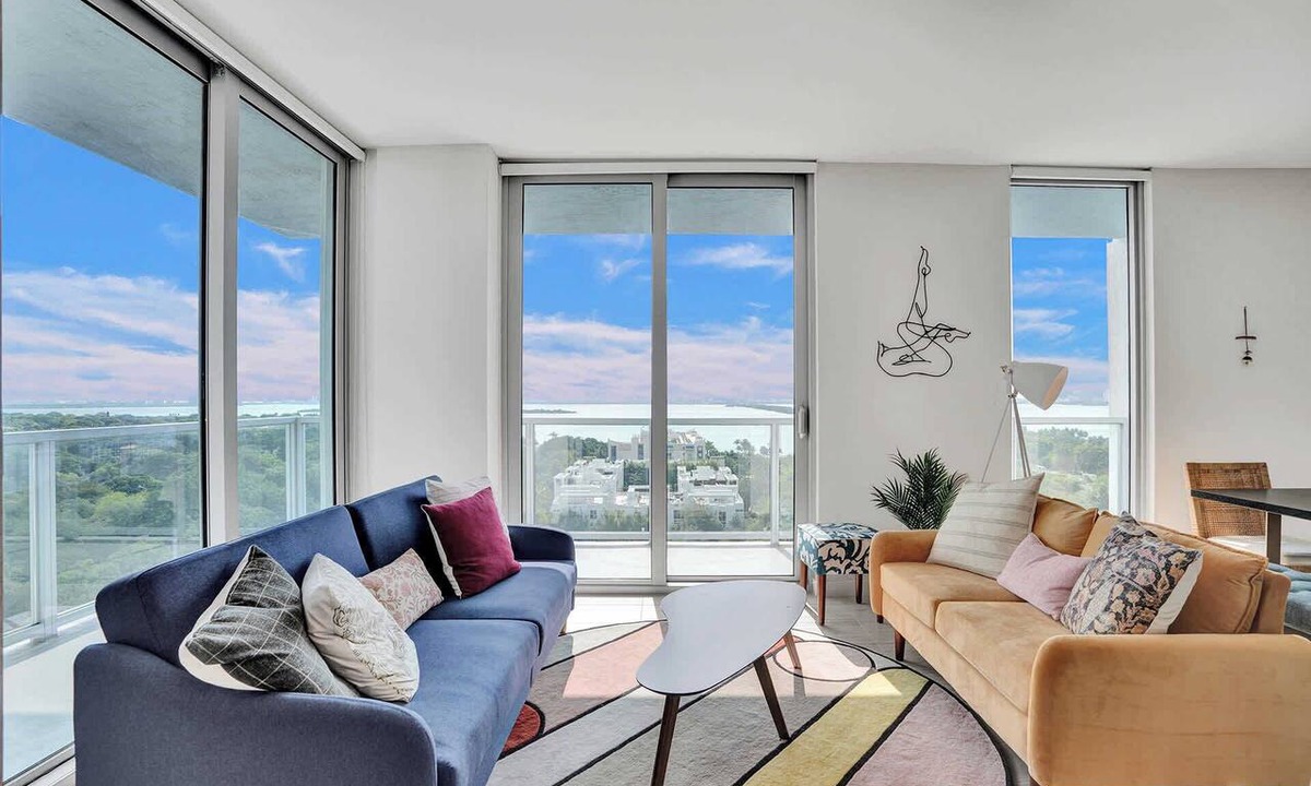 Northeast Miami Condo | Stunning Bay Views 2 Bdrm Condo