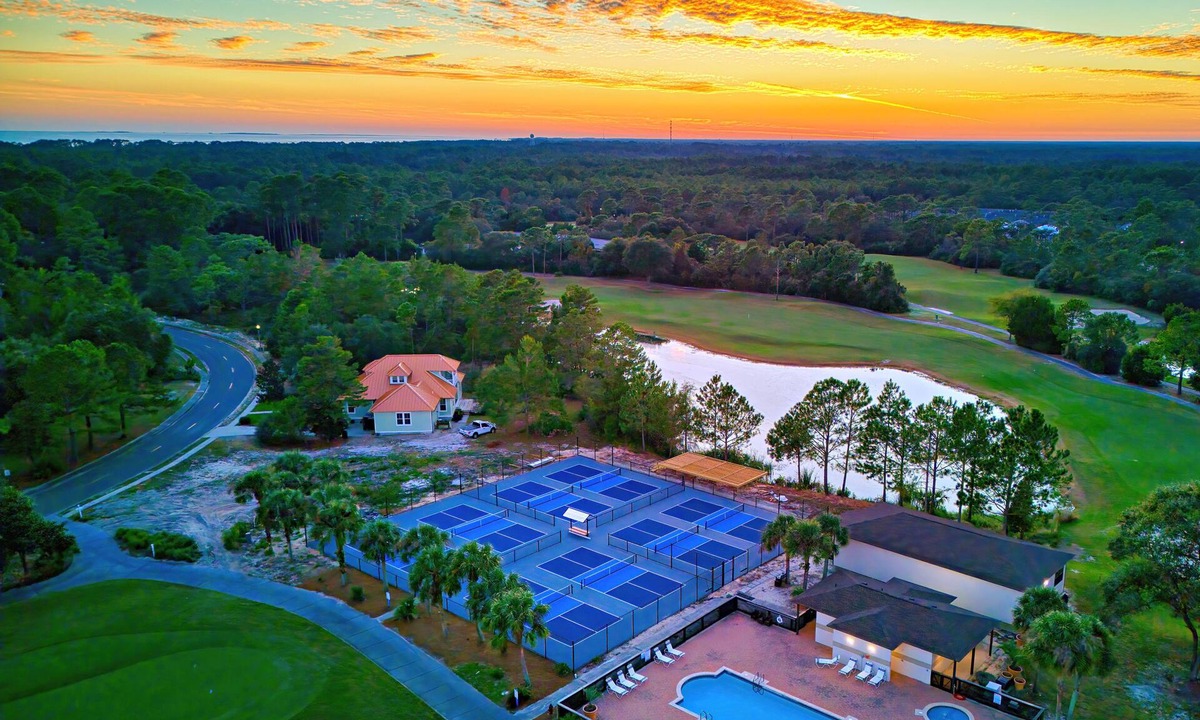 Carrabelle Condo | STUNNING CONDO MINUTES FROM BEAUTIFUL BEACHES WITH POOLS
