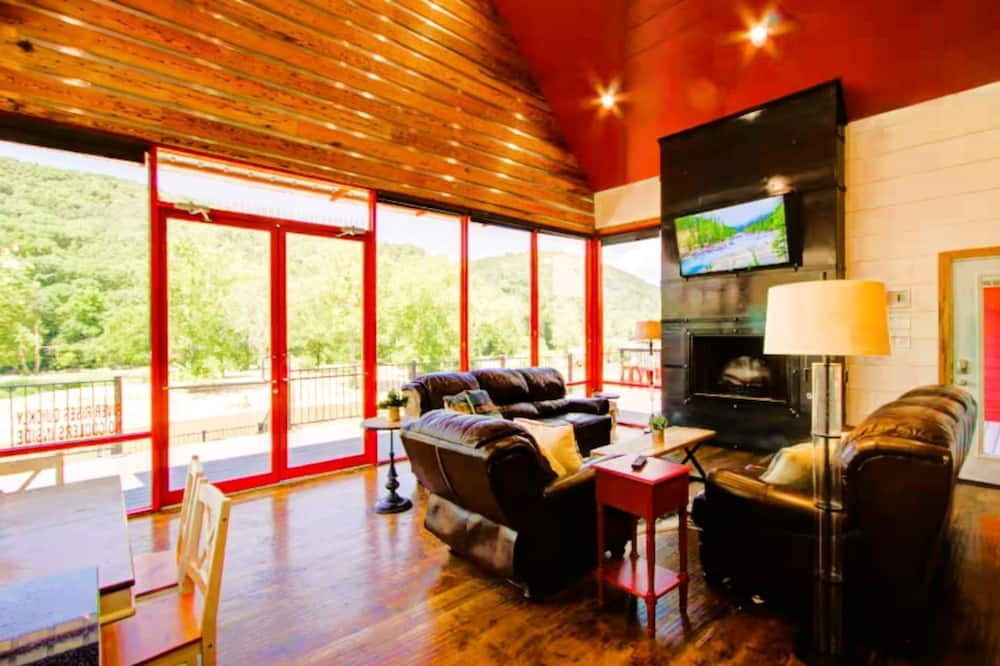 Glenwood Cabin | Stunning Elevated Cabin on the Caddo River for a Peaceful Getaway with Gorgeous Views in Glenwood, Arkansas