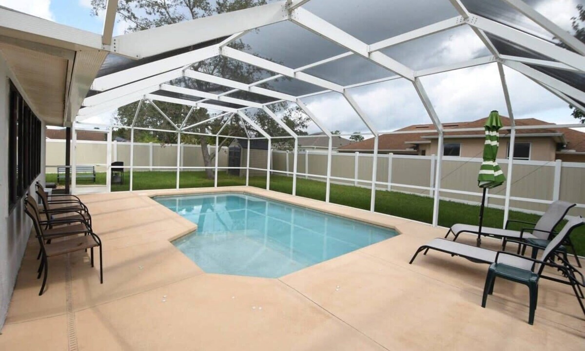 Palm Harbor House | Stunning Fenced Home | Pool (Heated Opt) & Hot Tub