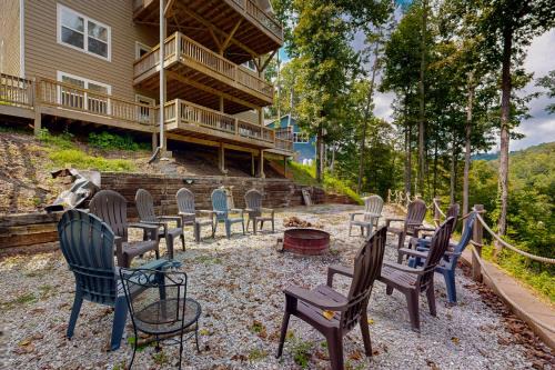 Lakeside Estates House | Stunning Lakeview Home Game Room Dock Hot Tub