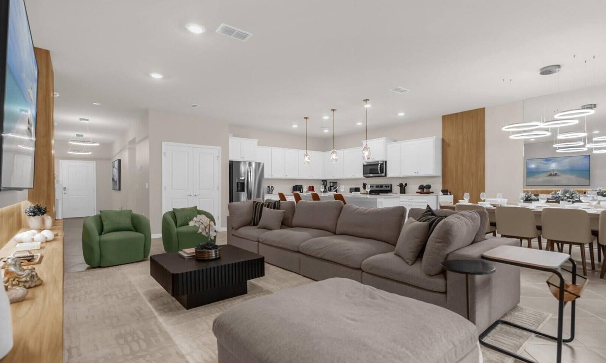 Four Corners House | Stunning Resort Villa w Pool, Cinema & Games Room