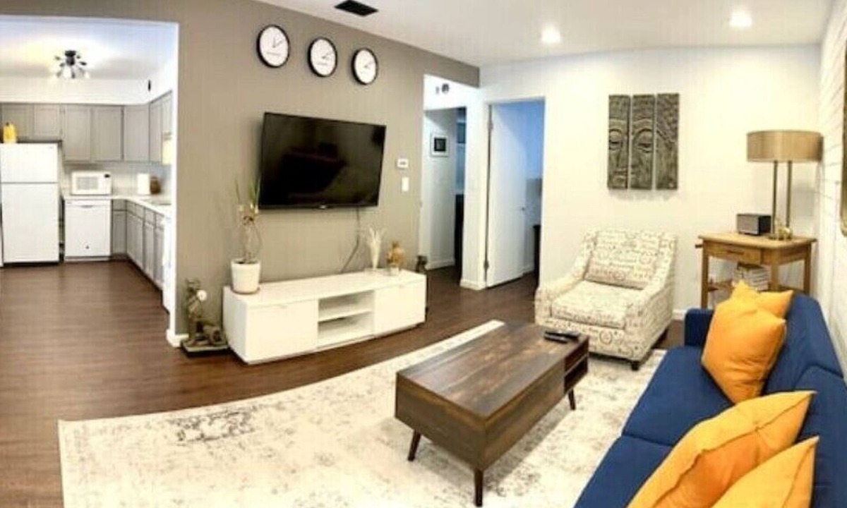Ann Arbor House | Stylish 2BR in Historic WaterHill/Walk to Downtown & The Big House