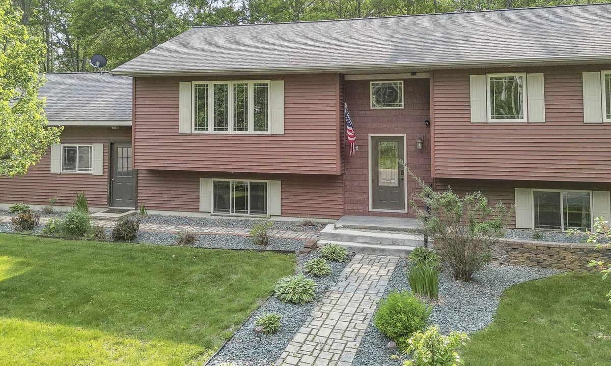 Mosinee Apartment | Stylish 3-Bedroom Lower-Level Getaway with Private Entrance & Modern Comforts