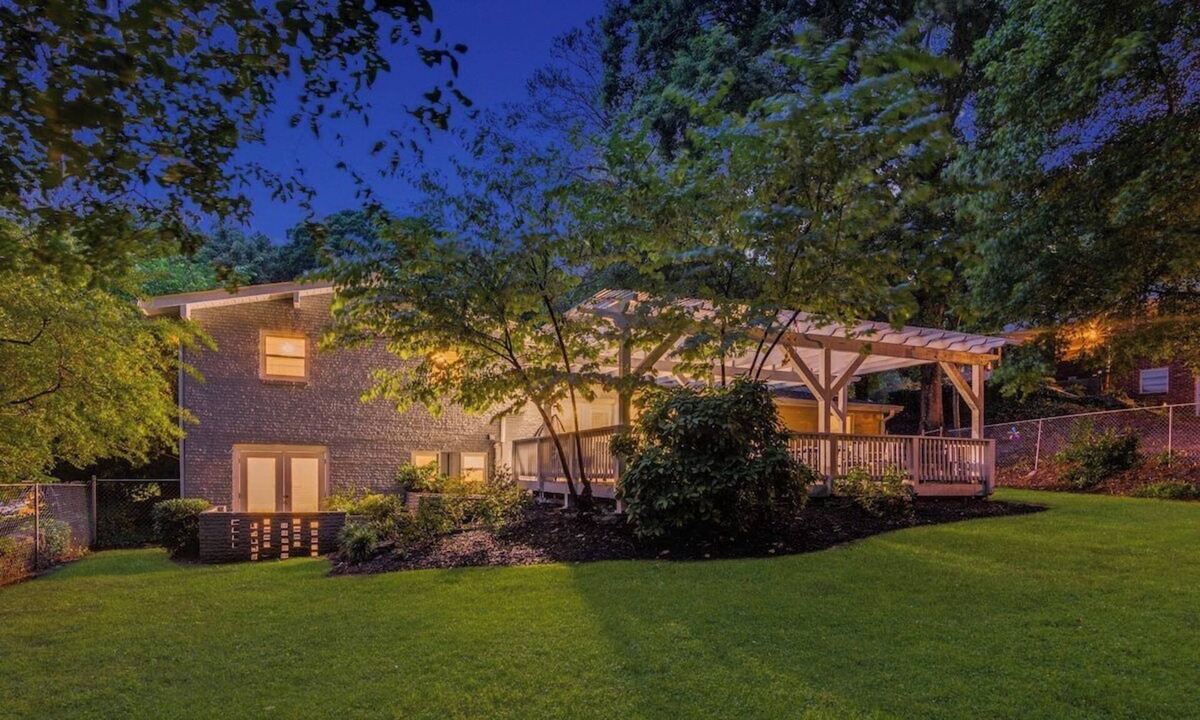 Decatur House | Stylish Atlanta Home 6BR Sleeps 12