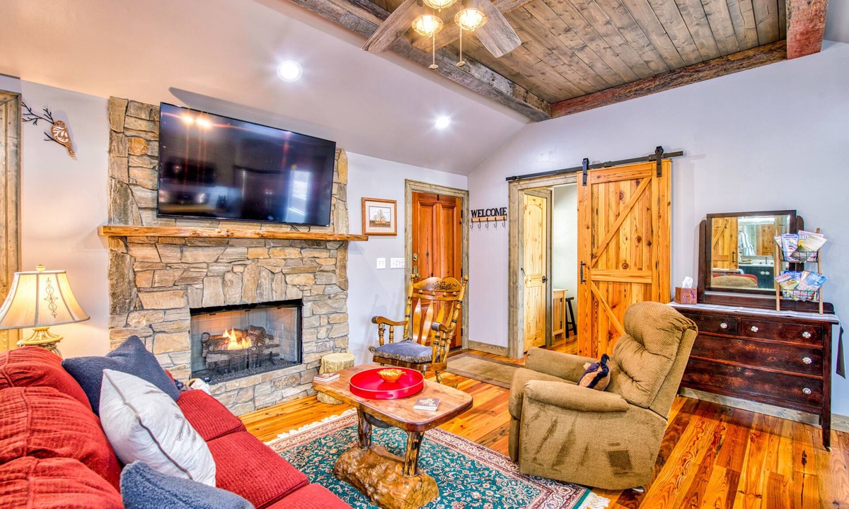 Swannanoa Cottage | Stylish dog-friendly cottage with modern feel, fast WiFi, ideal location & more