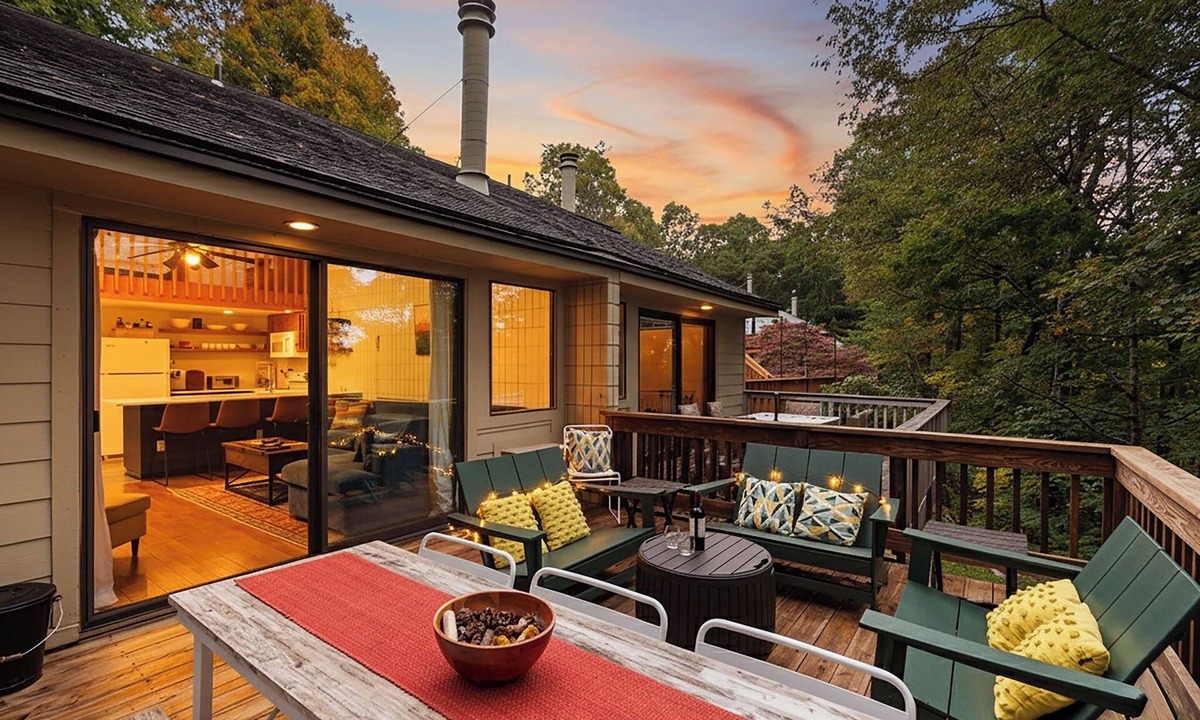 Wintergreen House | Stylish Mountain Retreat Close to Trails & Tastings