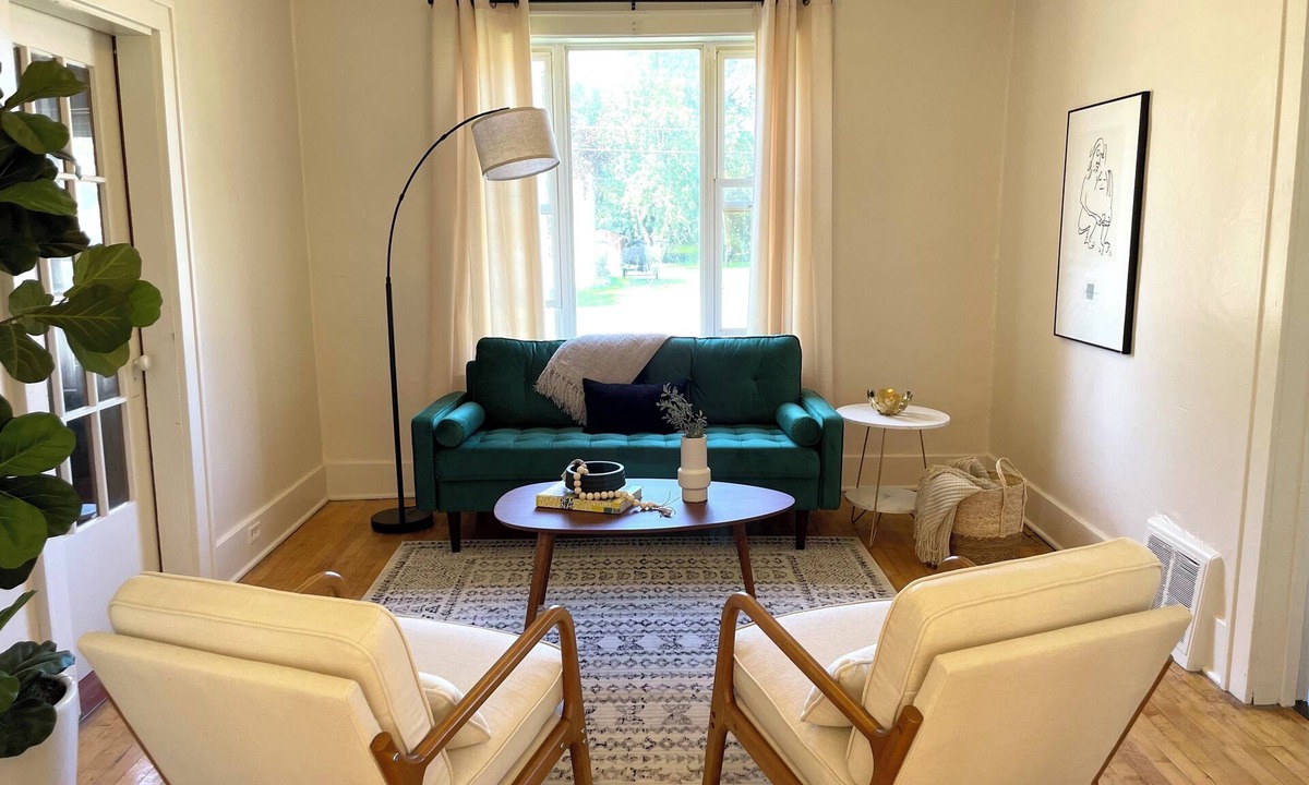 Antigo House | Stylish, Peaceful Retreat for Working Travelers: Convenient, Quiet Location