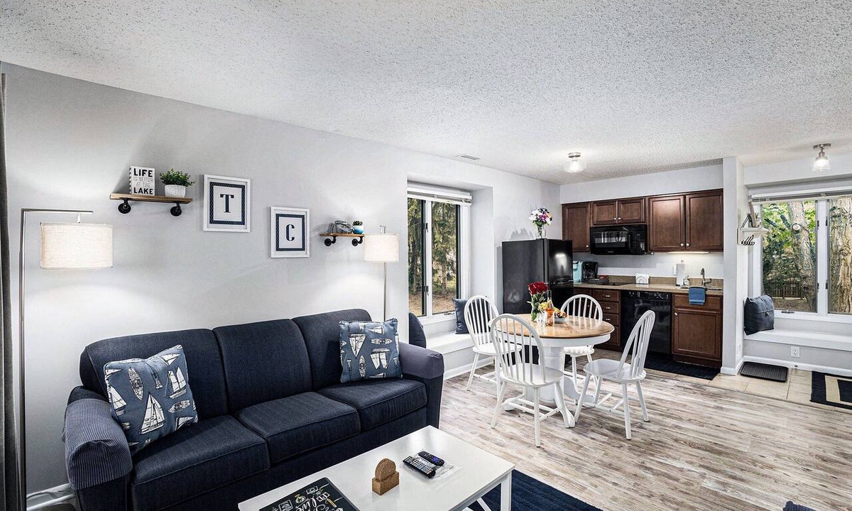 Acme Condo | 🏖️ Stylish The Shores Condo | Private Beach w/Views ➠ 5716