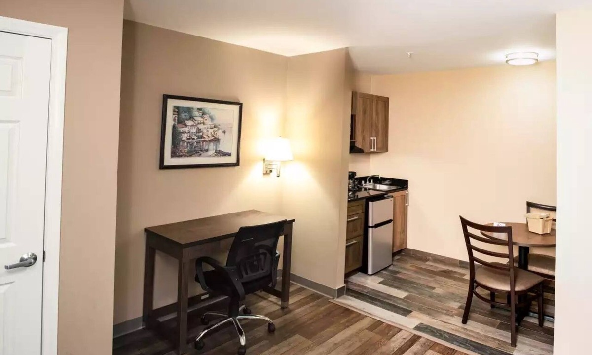 Paw Creek Hotel | Suburban Studios near University of North Carolina-Charlotte