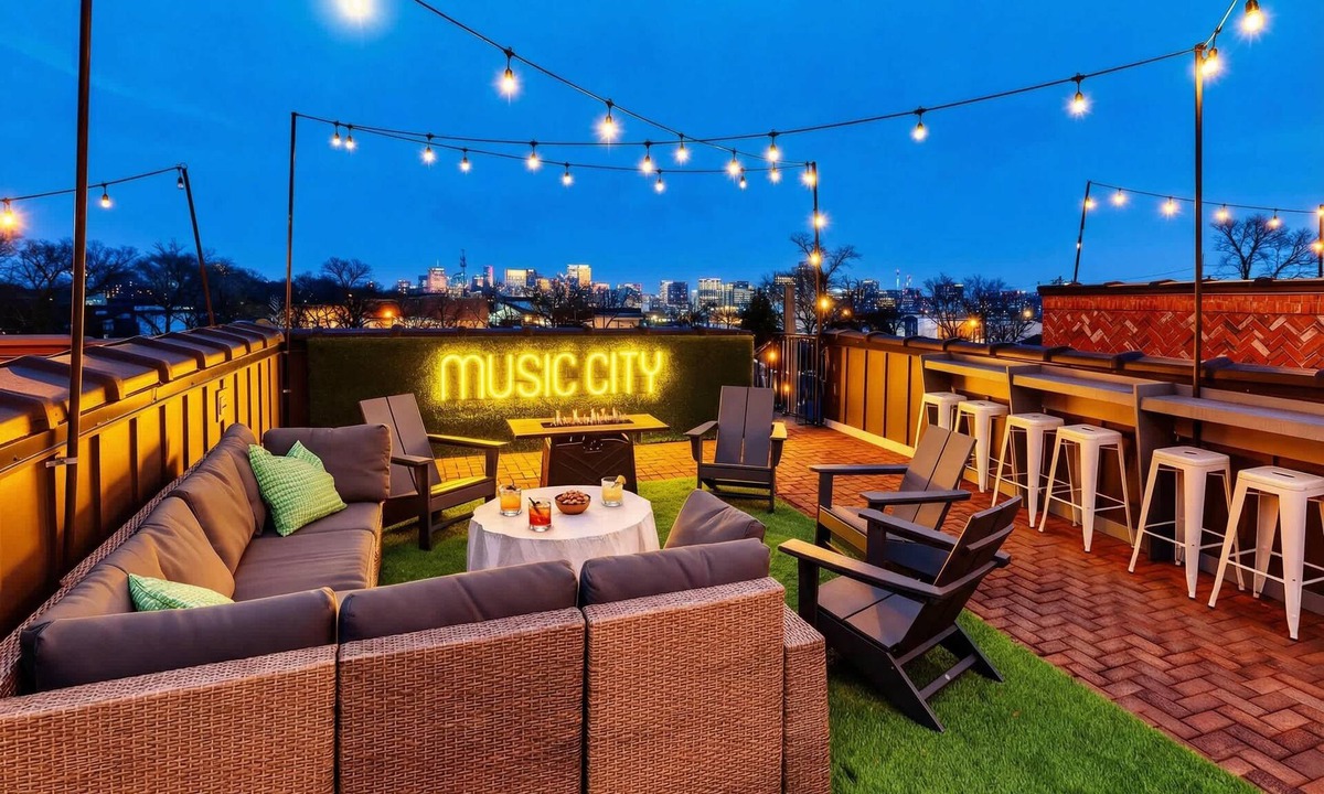Hadley - Washington House | Summer rooftops, skyline views, karaoke garage near Broadway