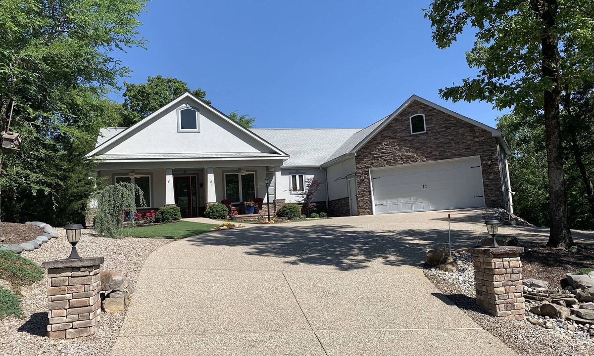 Hot Springs Village House | Summer Season in Beautiful Hot Springs Village Golf Course Home