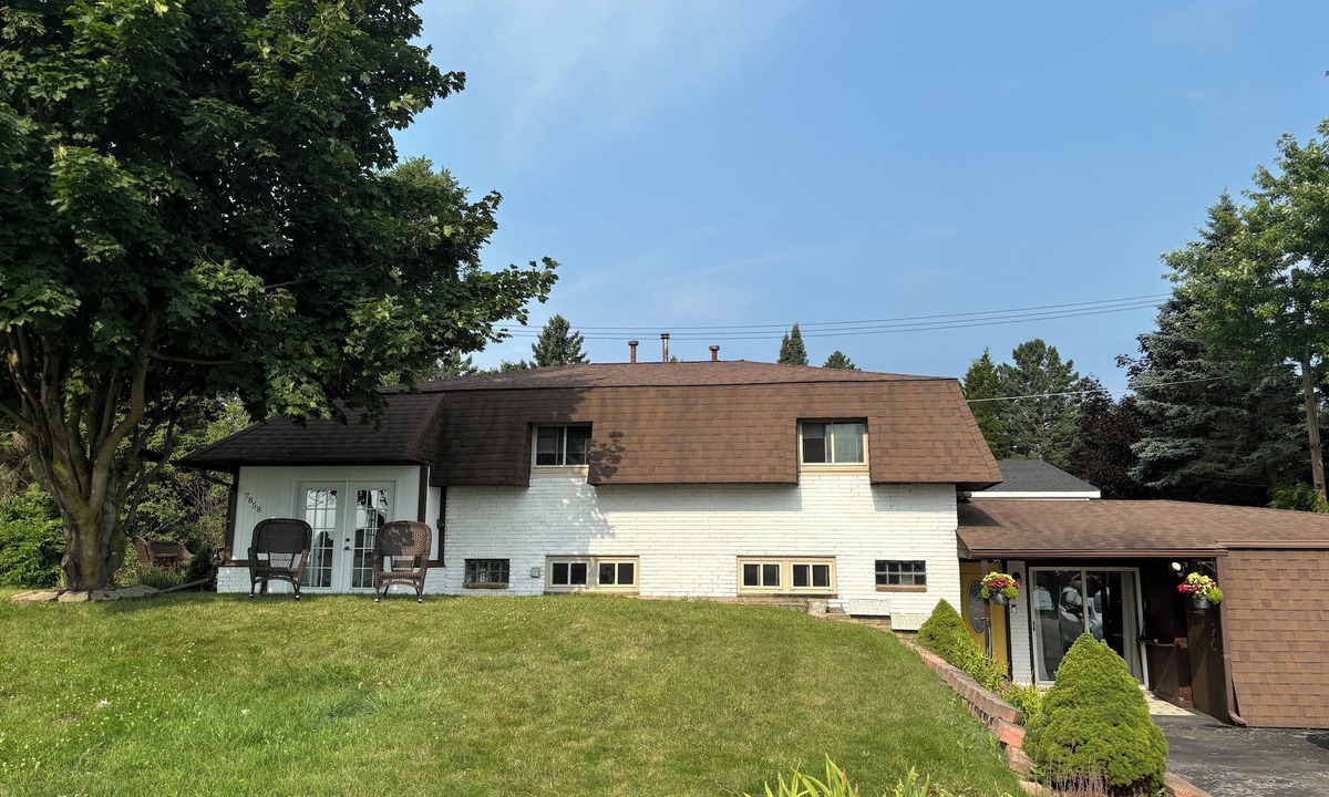 Lexington Cottage | Summer Special Lake House Mins from Lexington, MI