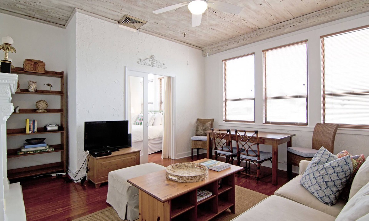 Palm Beach Condo | SUN-FILLED PENTHOUSE; WALK TO BEACH AND IN-TOWN; BEST UNIT IN THE BLDG!