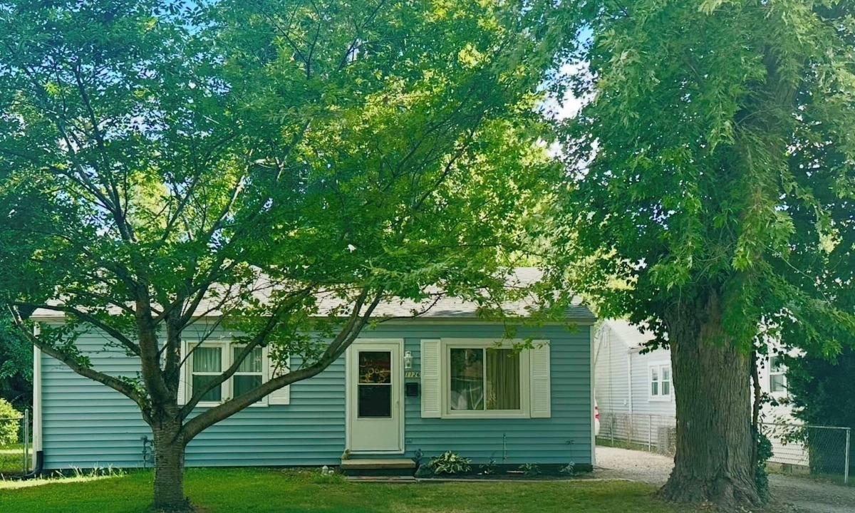 Springfield House | Sunflower Cottage close to Scheel's Sports Complex.