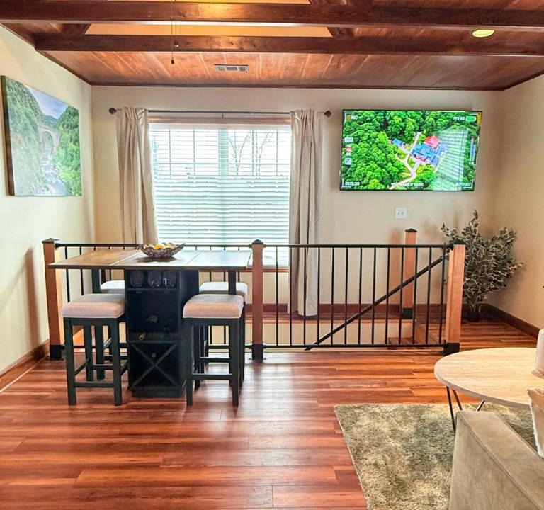 Greer Apartment | Sunlit Loft, Near GSP and Private Entry