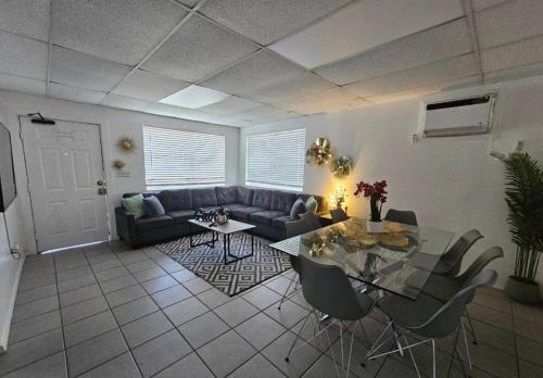 Downtown Hollywood House | Sunny Hollywood Pool Home Near Beach & Casino