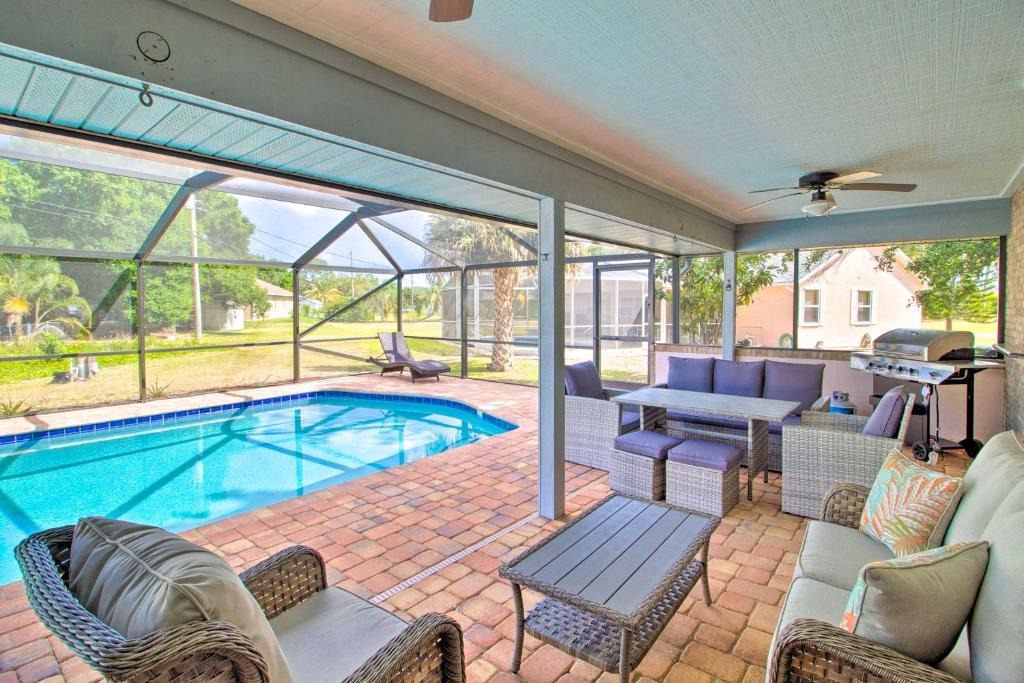 Sebastian Highlands House | Sunny Sebastian Home with Lanai about 6 Mi to Beach