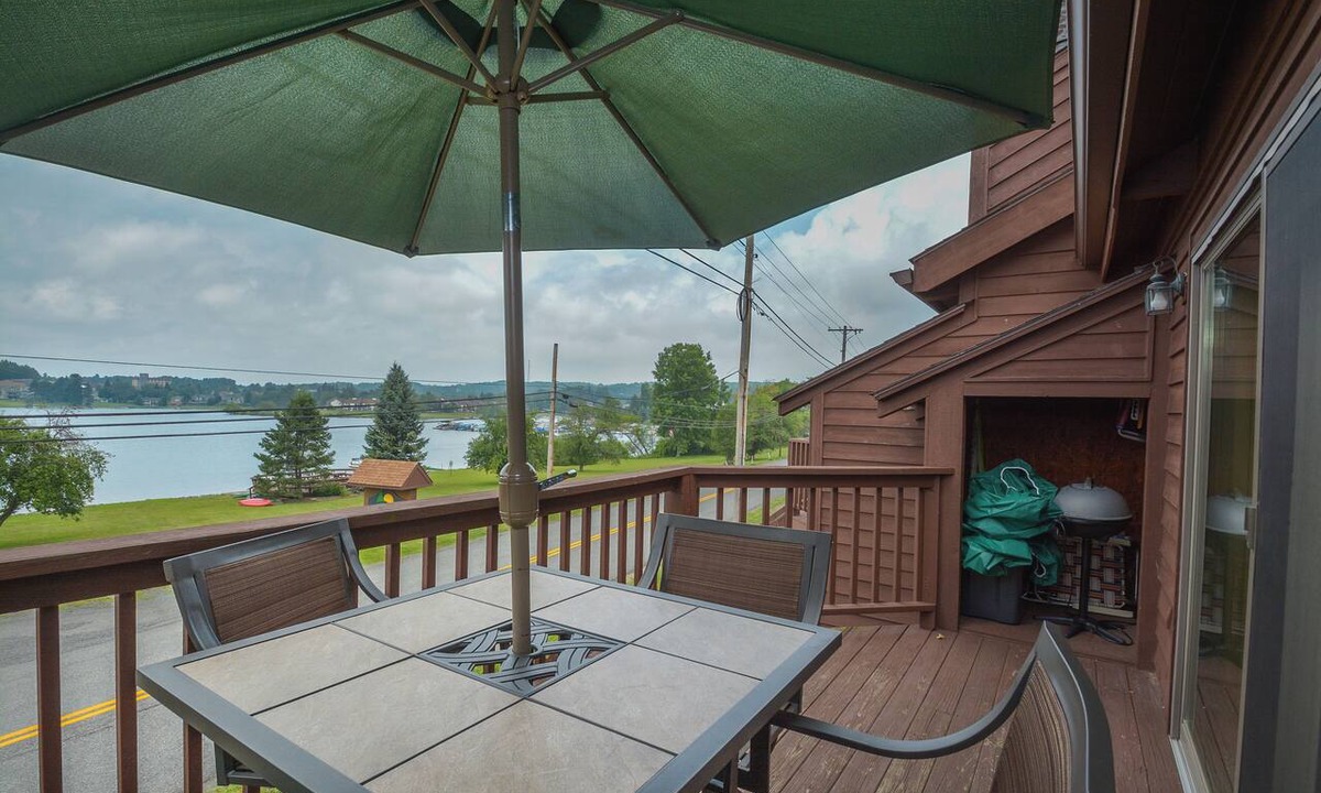 McHenry House | Sunplace 07 by Taylor Made Deep Creek
