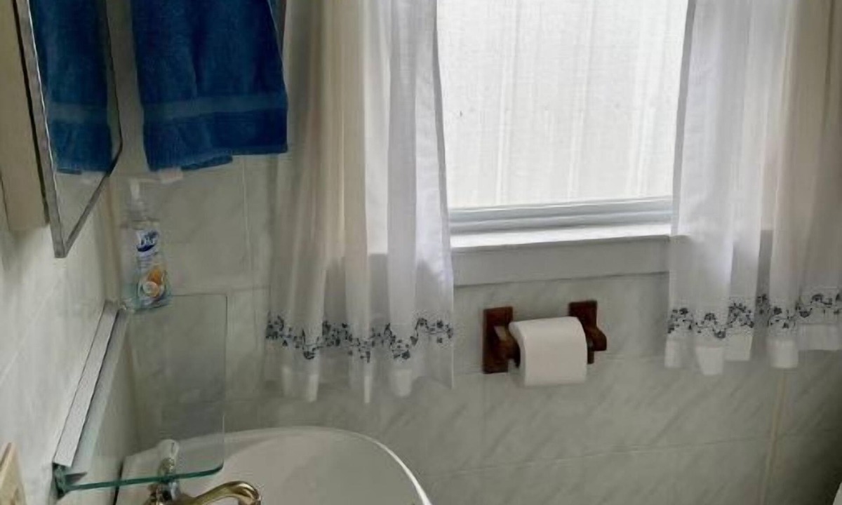 Au Gres House | Sunrise Beach Cottage