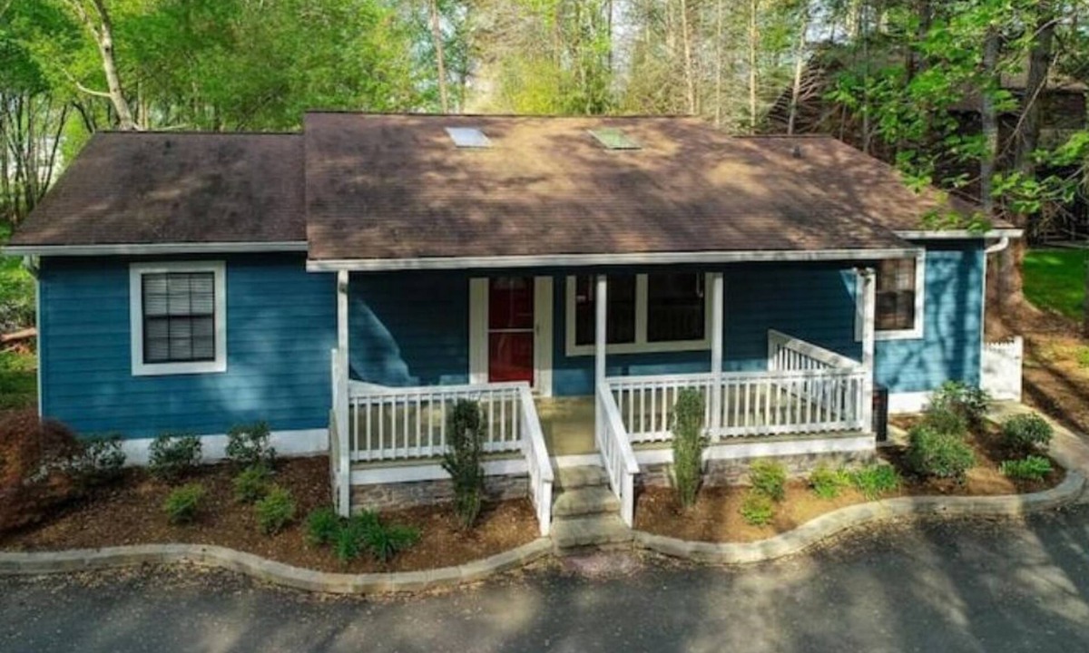 Bumpass House | Sunset Cove Lake House Lake Front with Dock Basketball Kayak Wine