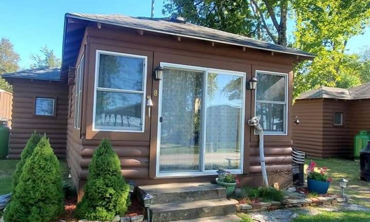 Manistique Cabin | Sunset Hideaway on Indian Lake(#8) : Summer Splash at Indian Lake – Book Your Lakeside Escape