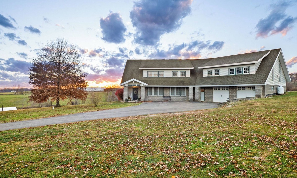 Canonsburg House | Sunset Serenade in the Country