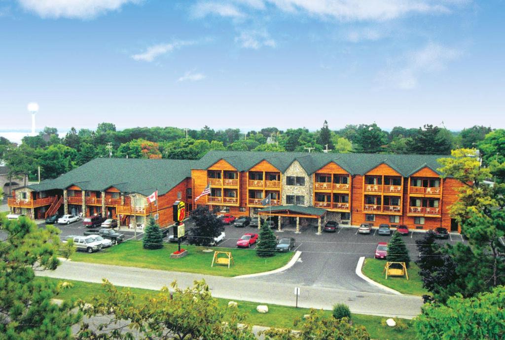 Mackinaw City Hotel | Super 8 by Wyndham Bridgeview of Mackinaw City