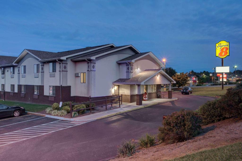 Christiansburg Hotel | Super 8 by Wyndham Christiansburg/Blacksburg Area