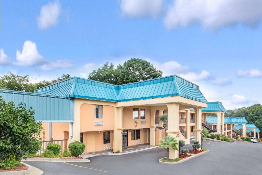 Forest Park Hotel | Super 8 by Wyndham Forest Park