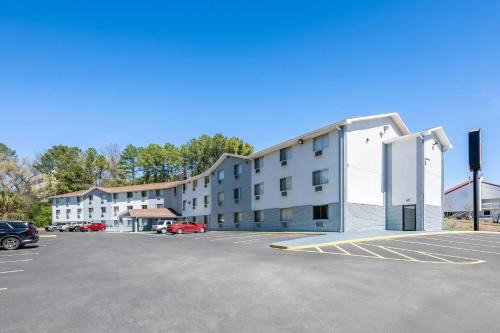 Homewood Hotel | Super 8 by Wyndham Homewood Birmingham Area