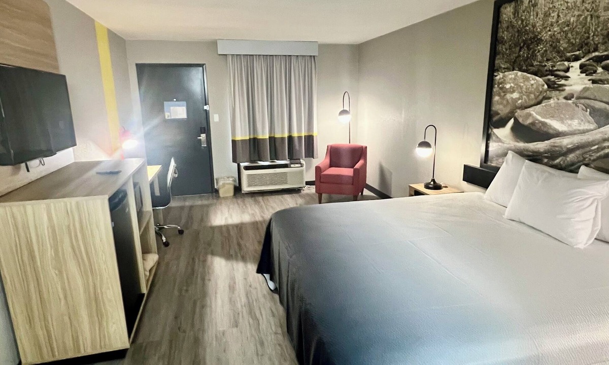 Manchester Hotel | Super 8 by Wyndham Manchester TN