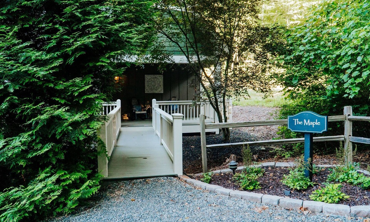 Skyland Cottage | Super Clean Cottage with Private Hot Tub and Fireplace