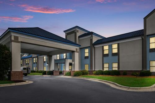 Tarboro Hotel | SureStay Plus by Best Western Tarboro-Kingsboro