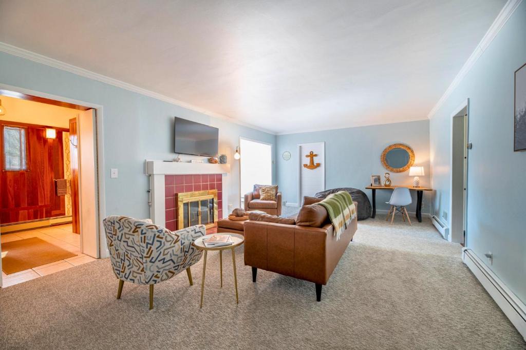 North Muskegon House | Surf Shack- North Muskegon Oasis