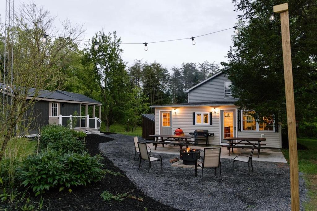 Waterfall House | Surrounded by Nature - Frog Hollow Cabin & Bunk Room: Hot Tub | Fire Pit | Grill