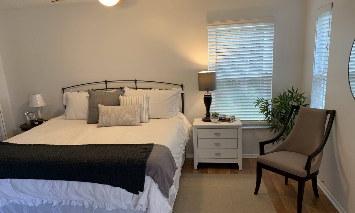 San Carlos Park House | Surrounded by Nature, Minutes to Beaches and Shopping