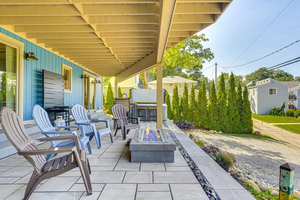 Clarklake Apartment | Swim & Fish! Lakefront Apt w/Hot Tub & Grill!