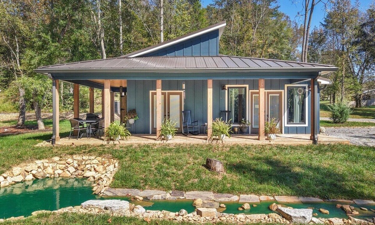 Wildwood House | Sycamore Grove | 2 Luxury Villas w/lagoon +hot tub