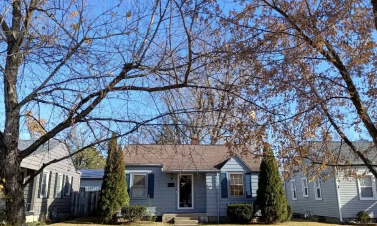 Terre Haute House | Tangerine Tranquility~ 2BR Grill 6 Mins to ISU