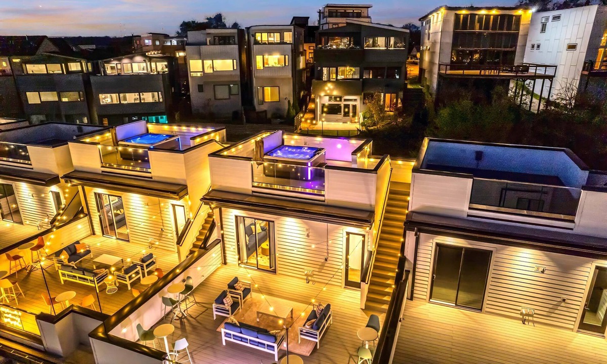 Katie Hill Neighborhood House | Taylor Swift Themed Rooftops Hot Tub Views
