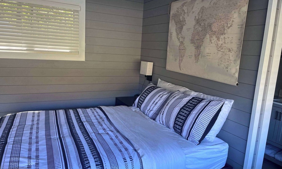Roscommon Apartment | TeePee Room 16-Newly Renovated