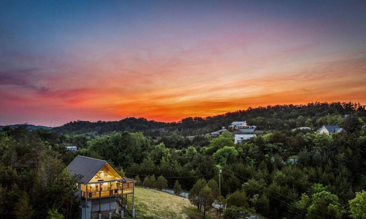 Sevierville Apartment | Tennessee Whiskey Cabin- Lake and Mtn Views, Covered Deck, Game Room, Pool Table, BBQ, Pets