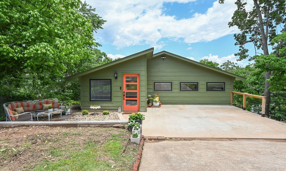 Eucha House | That 70's House! Lake front w Boat & Fishing Dock, Hot Tub & Fire Pits in Eucha!