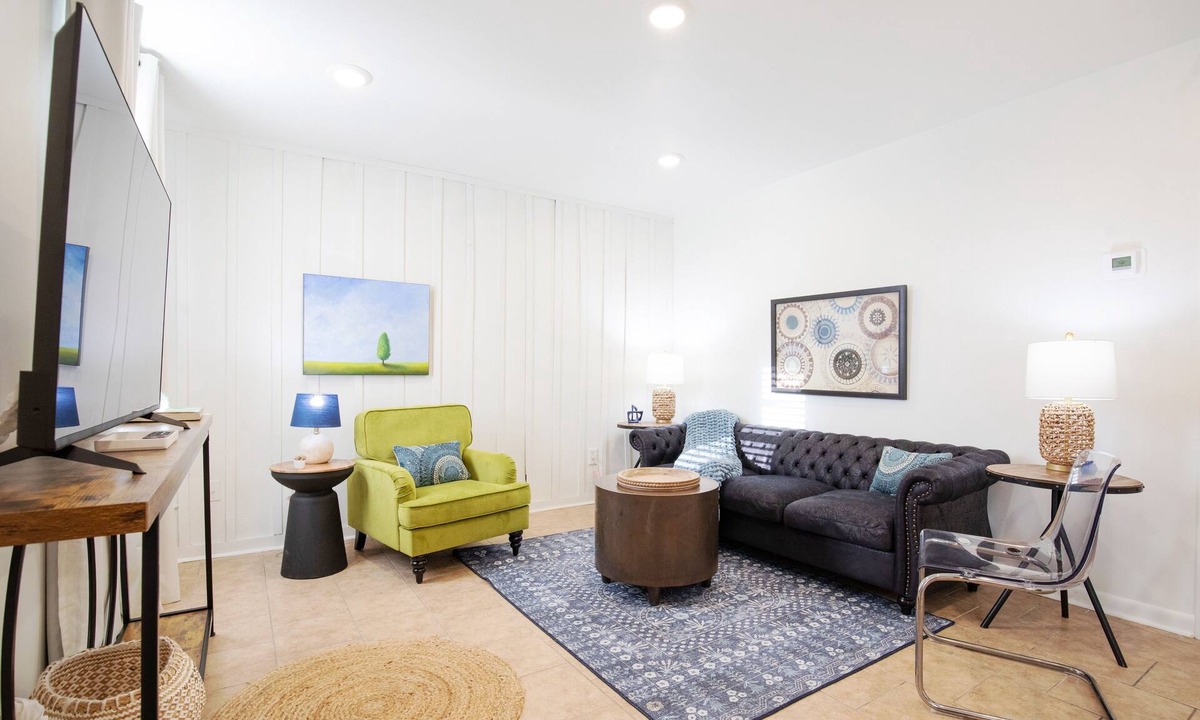 Oxford House | The Ace, 1BR King Duplex by Velvet Ditch Villas