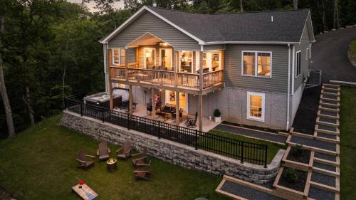 Front Royal House | The Apple Mountain House