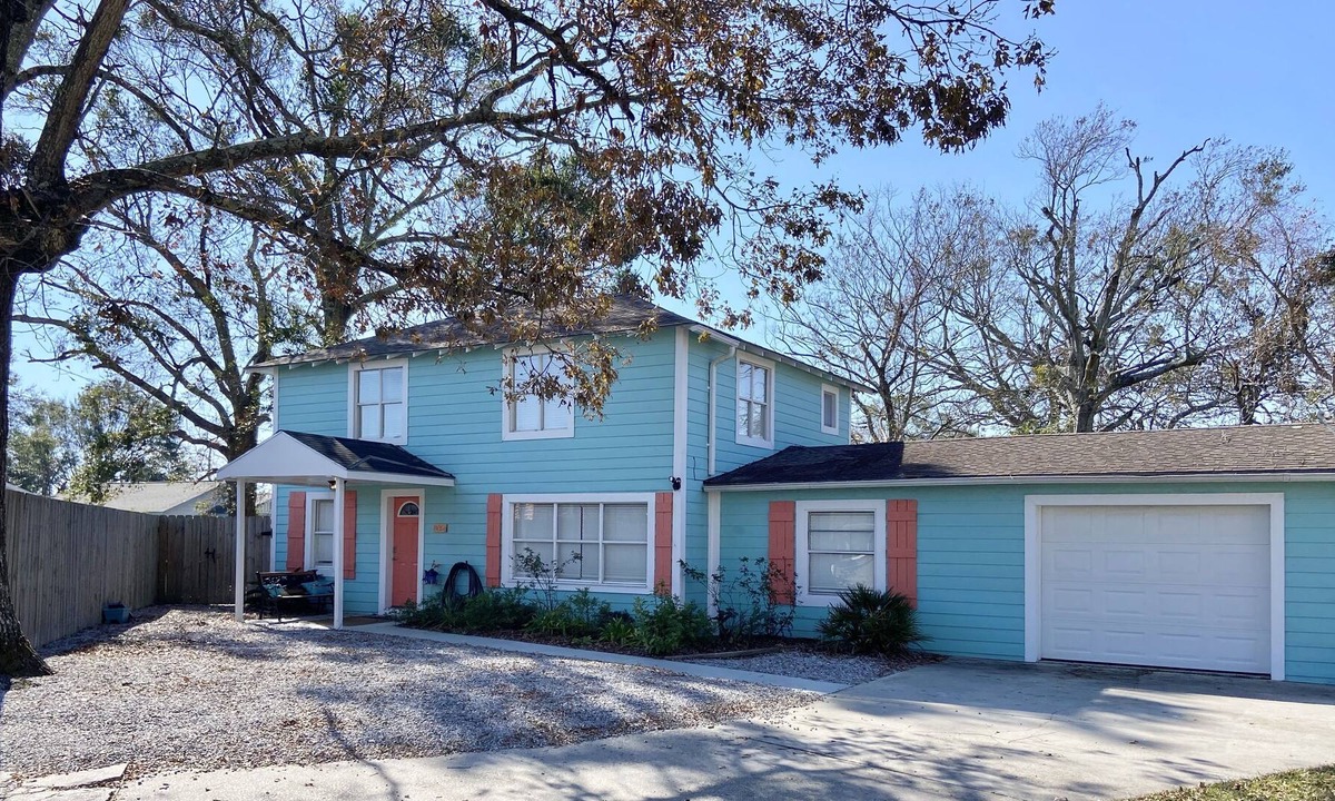 Gulfport House | The Beach is calling you to see the Pelicans!!