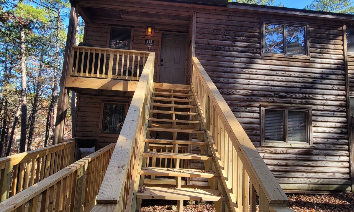 Mount Ida Resort | The "BEAR DEN" on Lake Ouachita at Mtn Harbor Resort 2BR w/many amenities