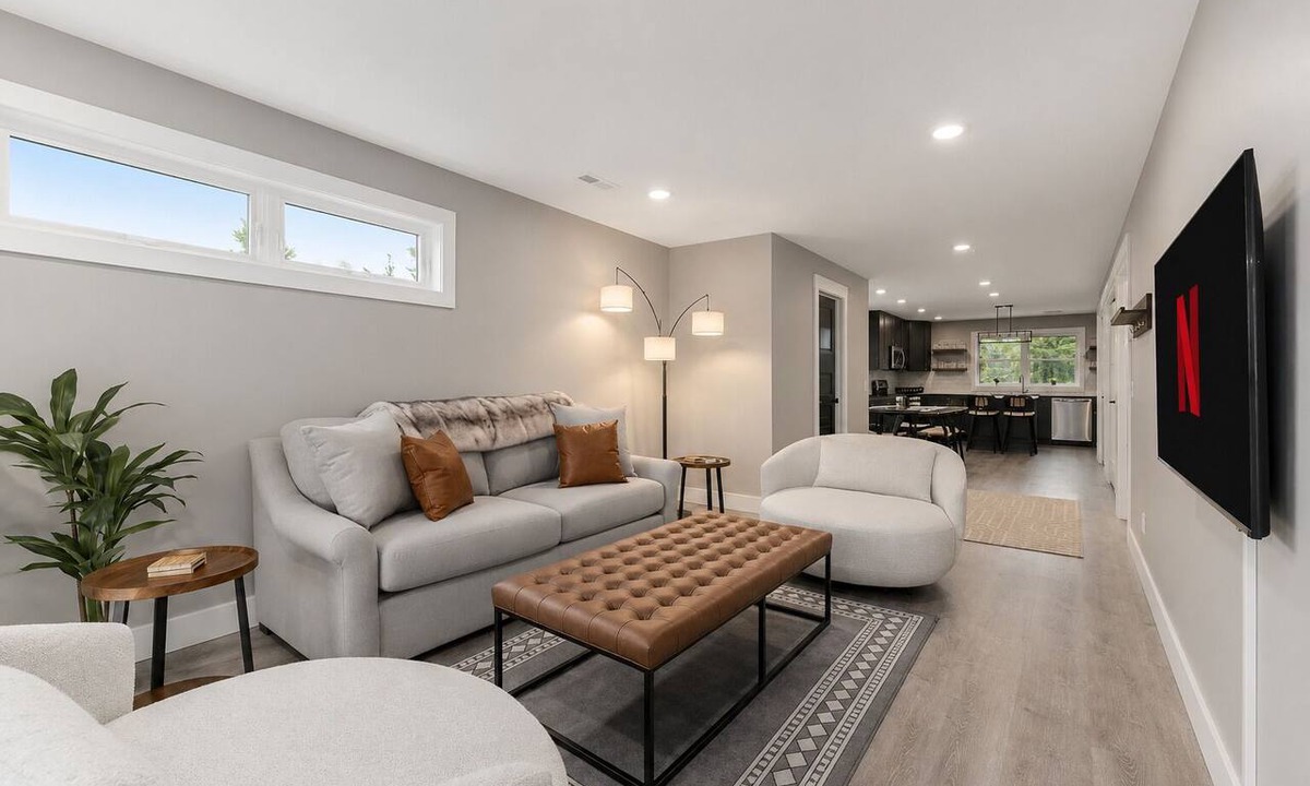 Lake Leelanau Condo | 🌲 The Birches ➠ Luxury Condotel in Downtown Lake Leelanau | U5