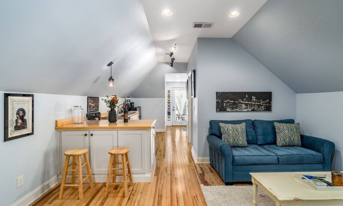 Radnor Apartment | The Blue Loft (Upper Level)